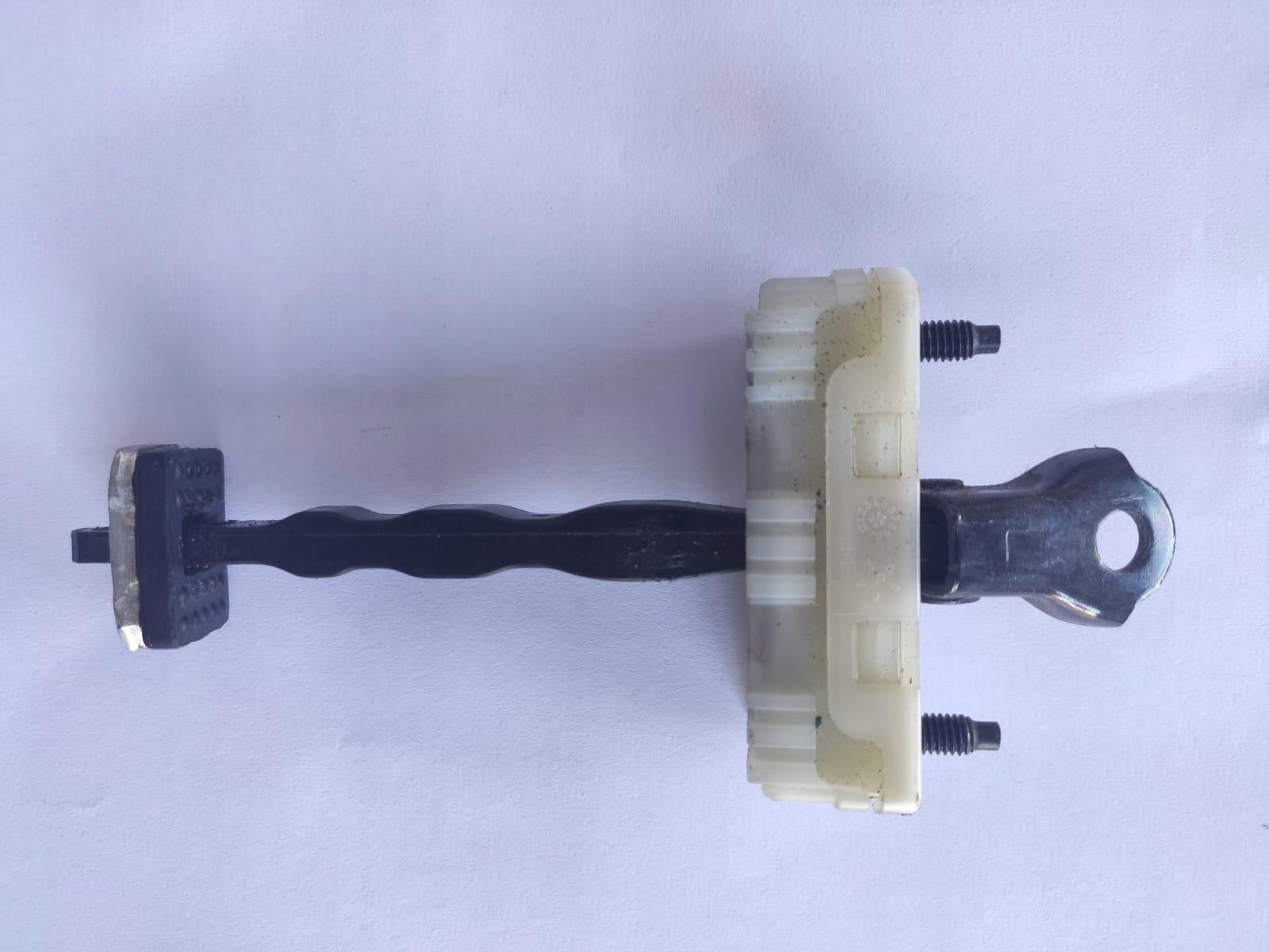 Обмежувач дверей лівий передній Hyundai i20 III ' 21