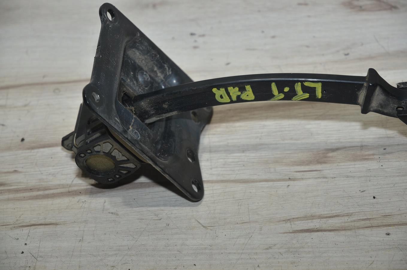 8293-0000 - Ограничитель двери левый задний Partner IV Rifter 19