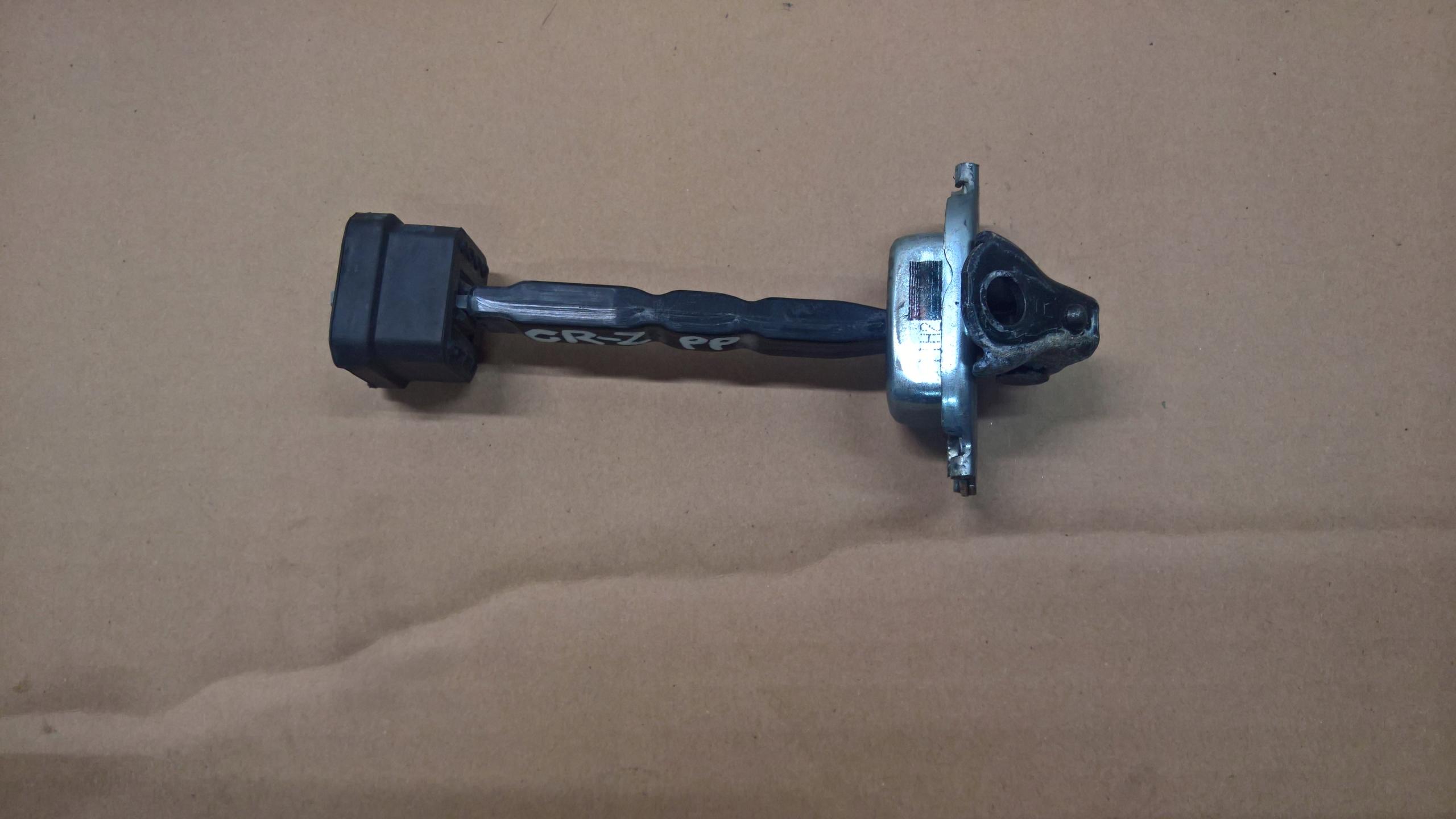 Обмежувач правої двері Honda CR-з CRZ 2010-2016