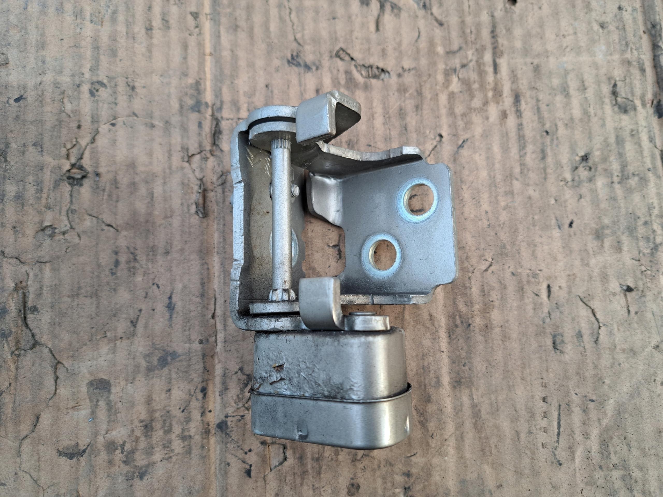 X7 - Ограничитель двери передний правый Kchc Citroen C5 iii