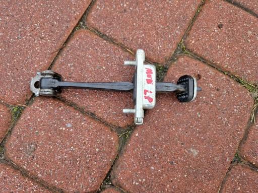 Обмежувач передніх дверей передній Opel Mokka