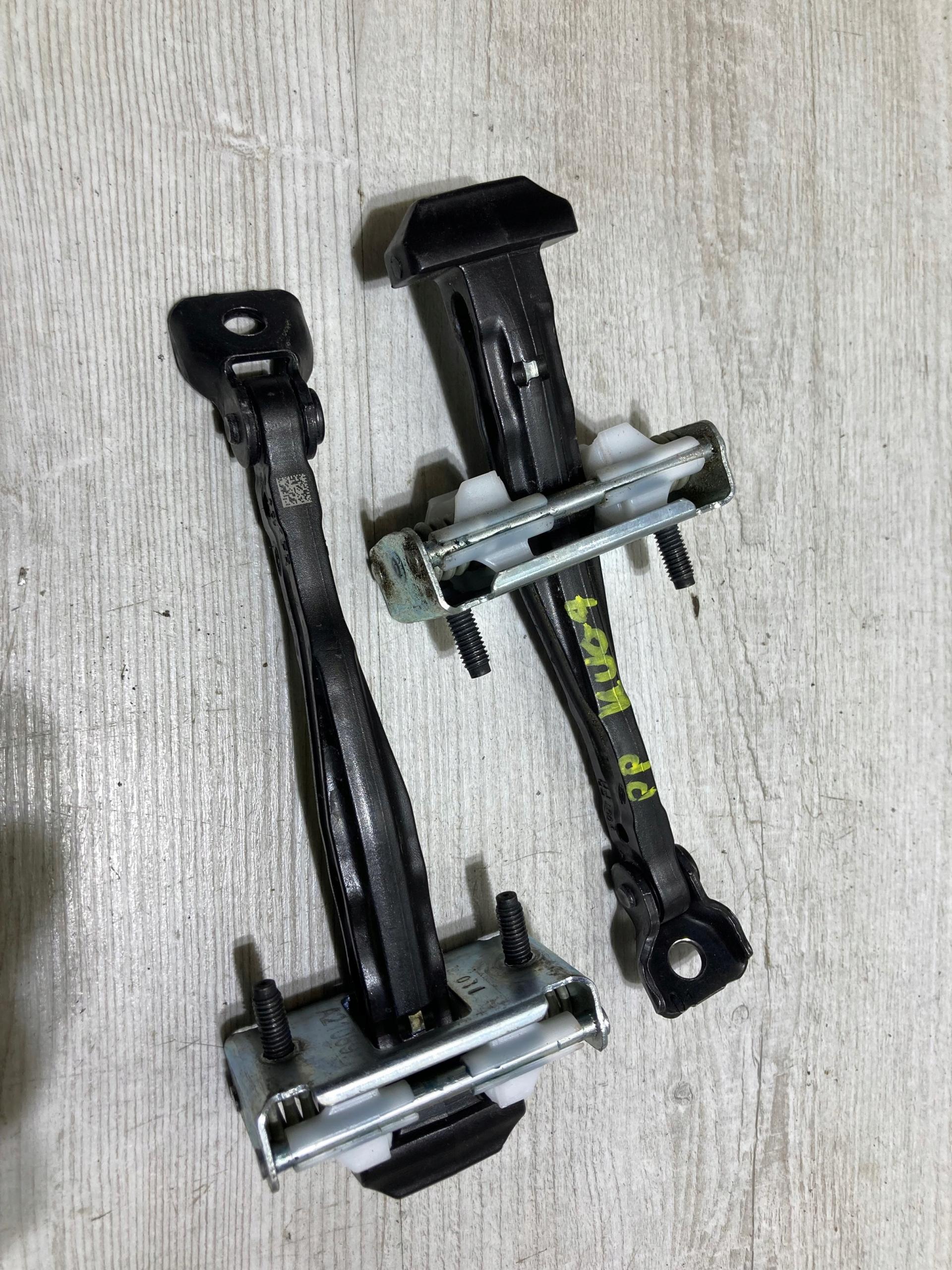 A210897 - Обмежувач передніх дверей Ford Kuga mk3 21R.