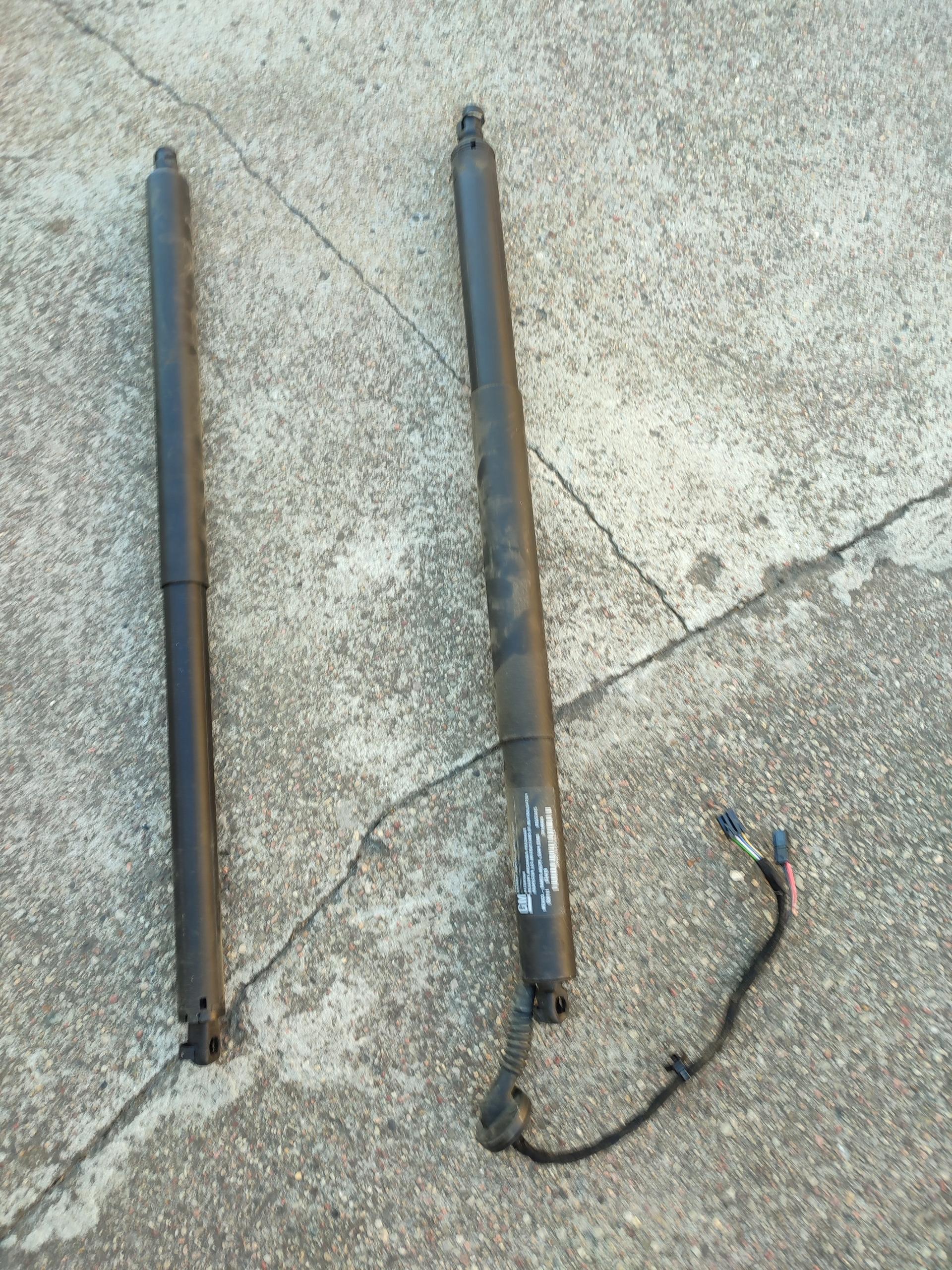 39085566 39146666 - Opel Insignia B Універсал приводи люка лівий + правий