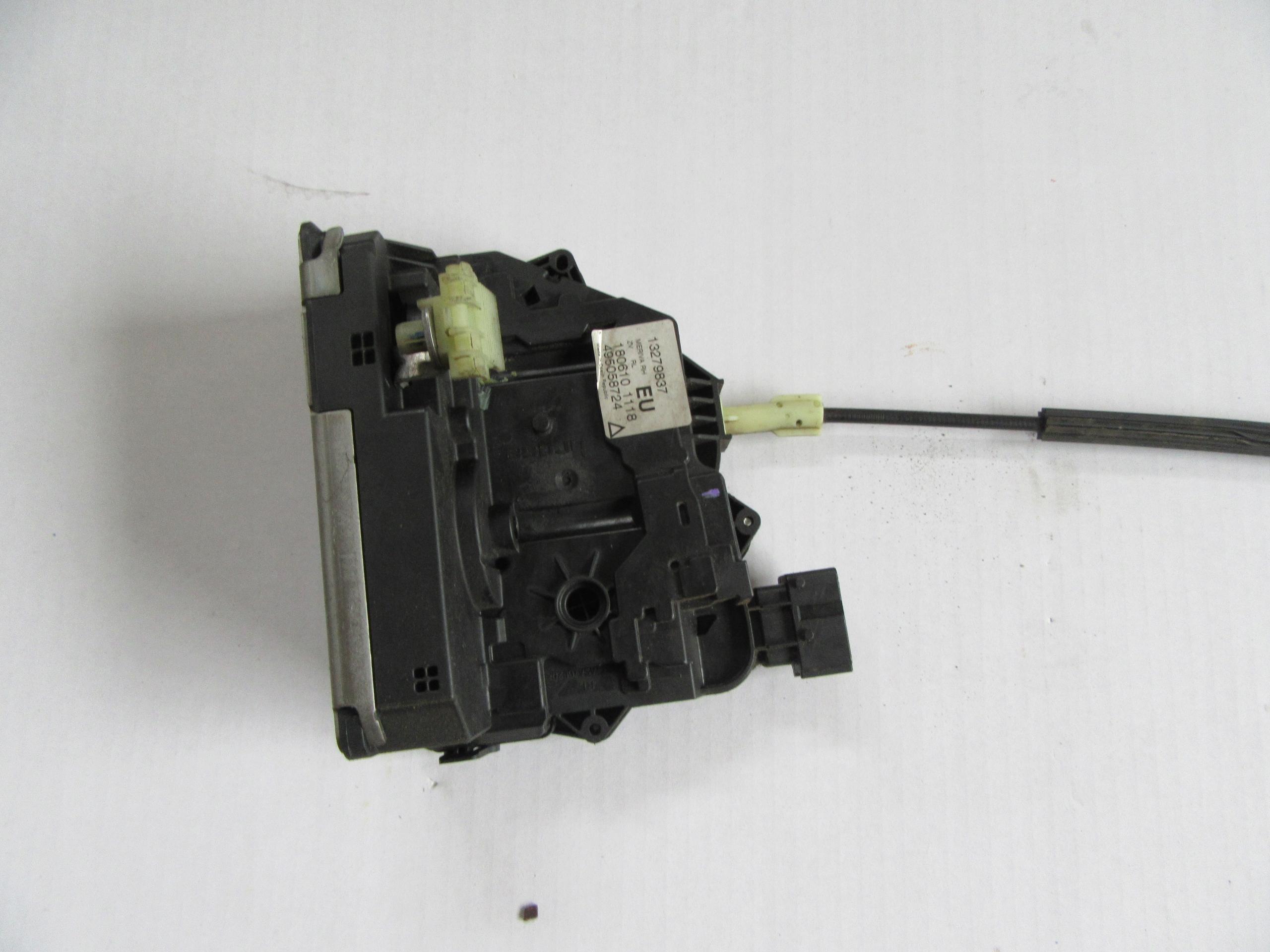 13279837 - Opel Meriva B замок двери правый задний Европа 9 контактов