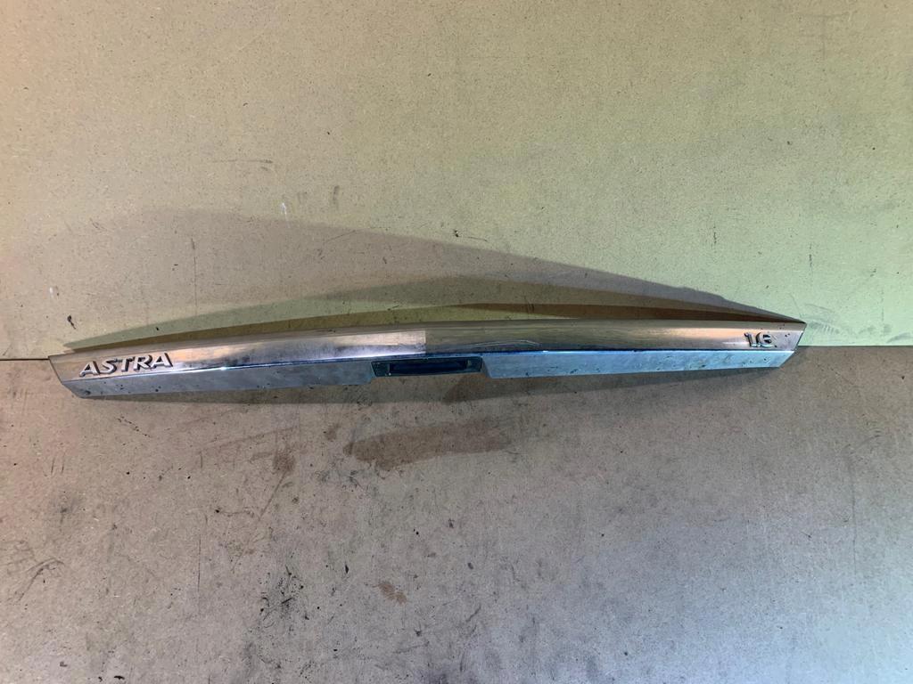 Opel OE 13597499 мікро контакт задніх дверей багажника