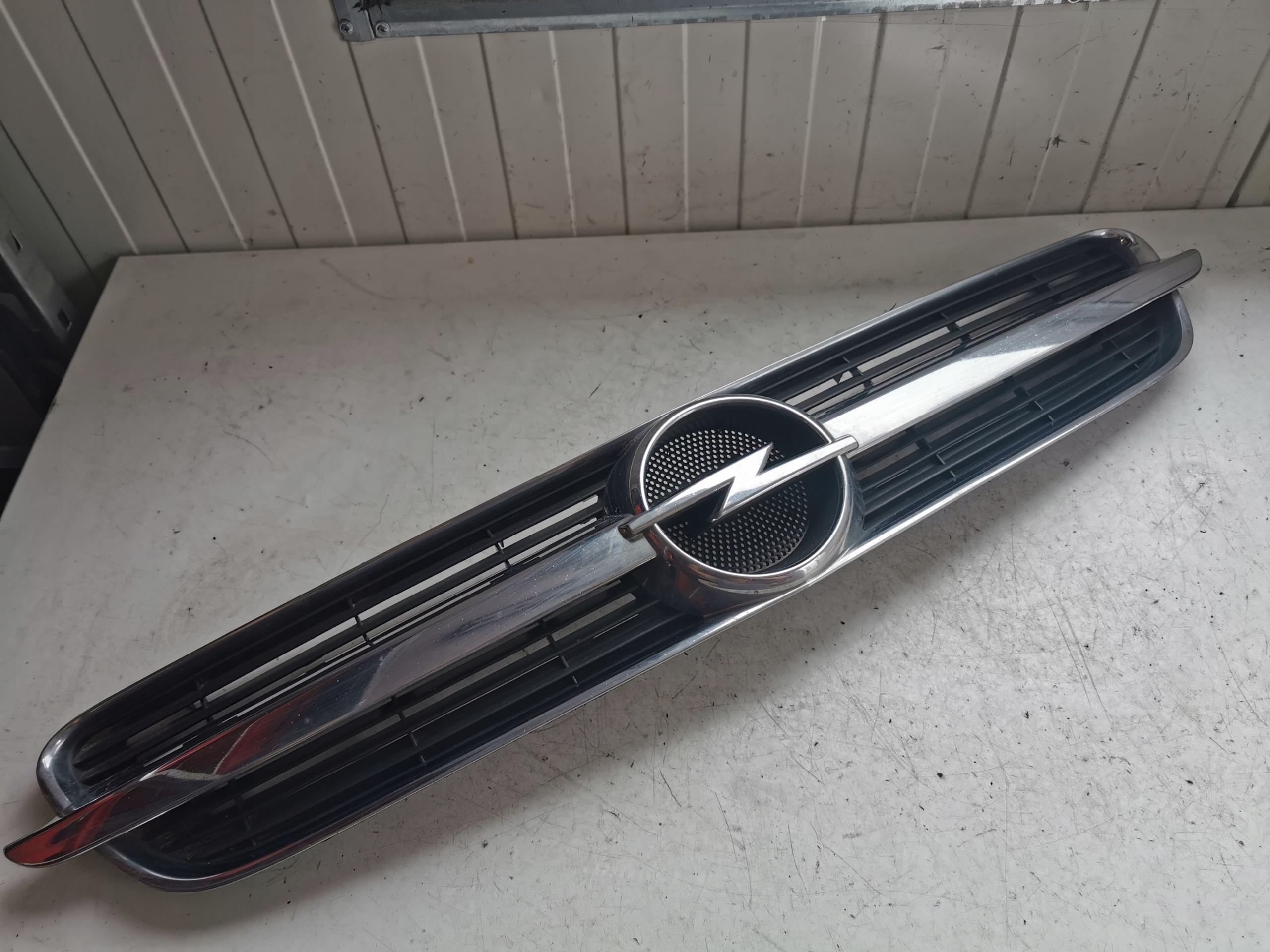 Opel Vectra C гриль решетка капота хром 13139871