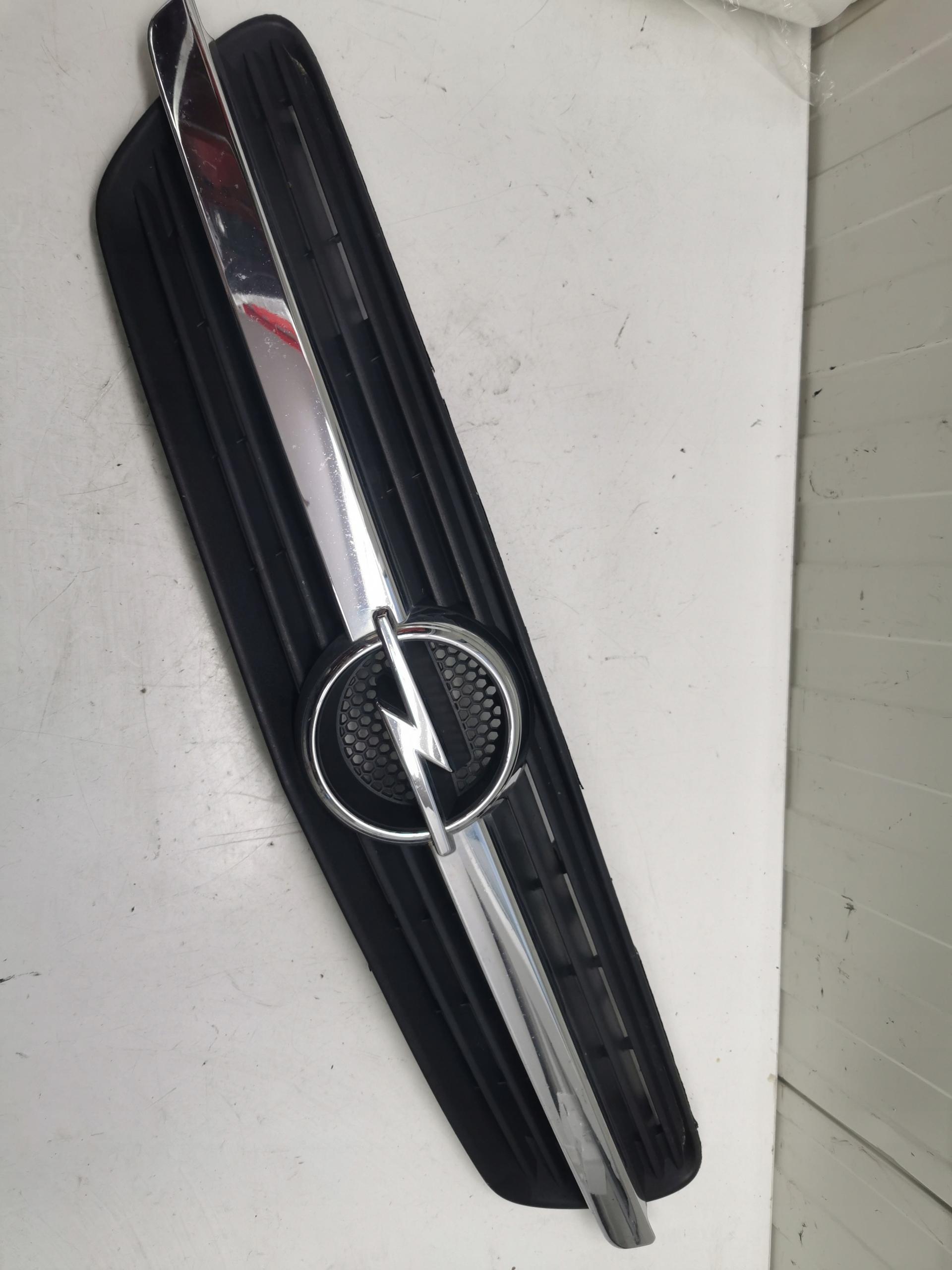 Opel Vectra C гриль решетка капота хром