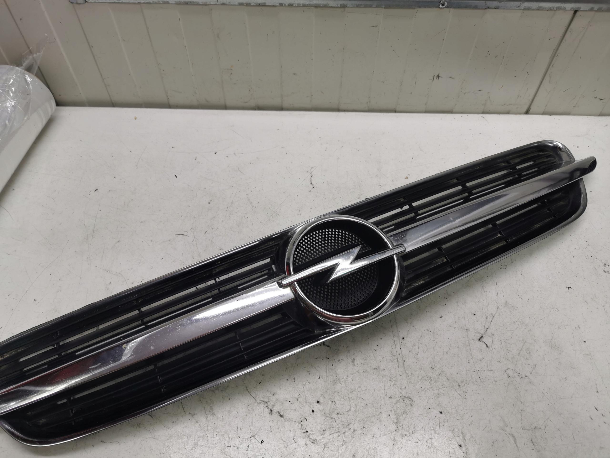 Opel Vectra C гриль решетка капота хром