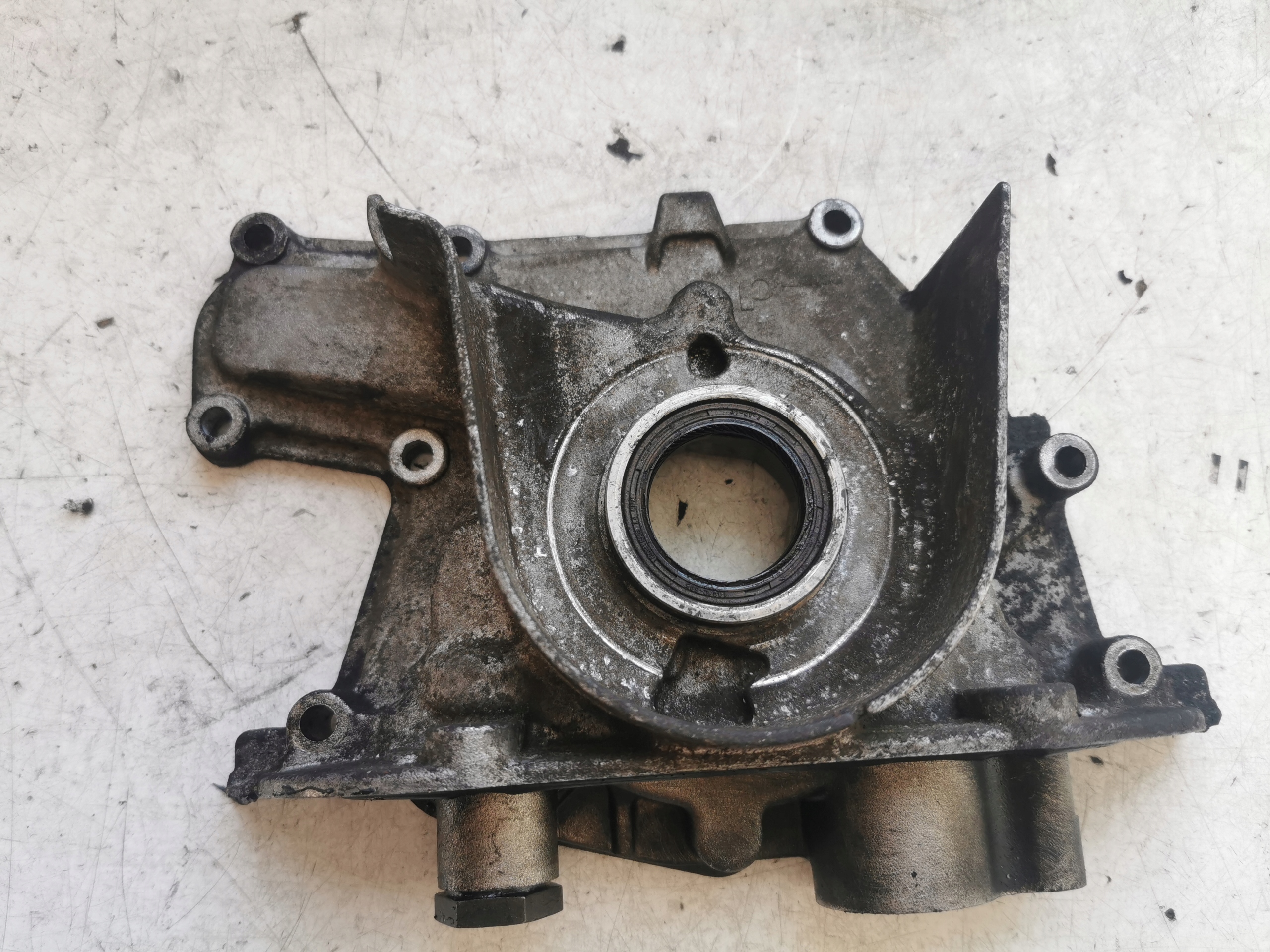 Opel Zafira B масляный насос 1.9 cdti 150 л. с. Vectra C