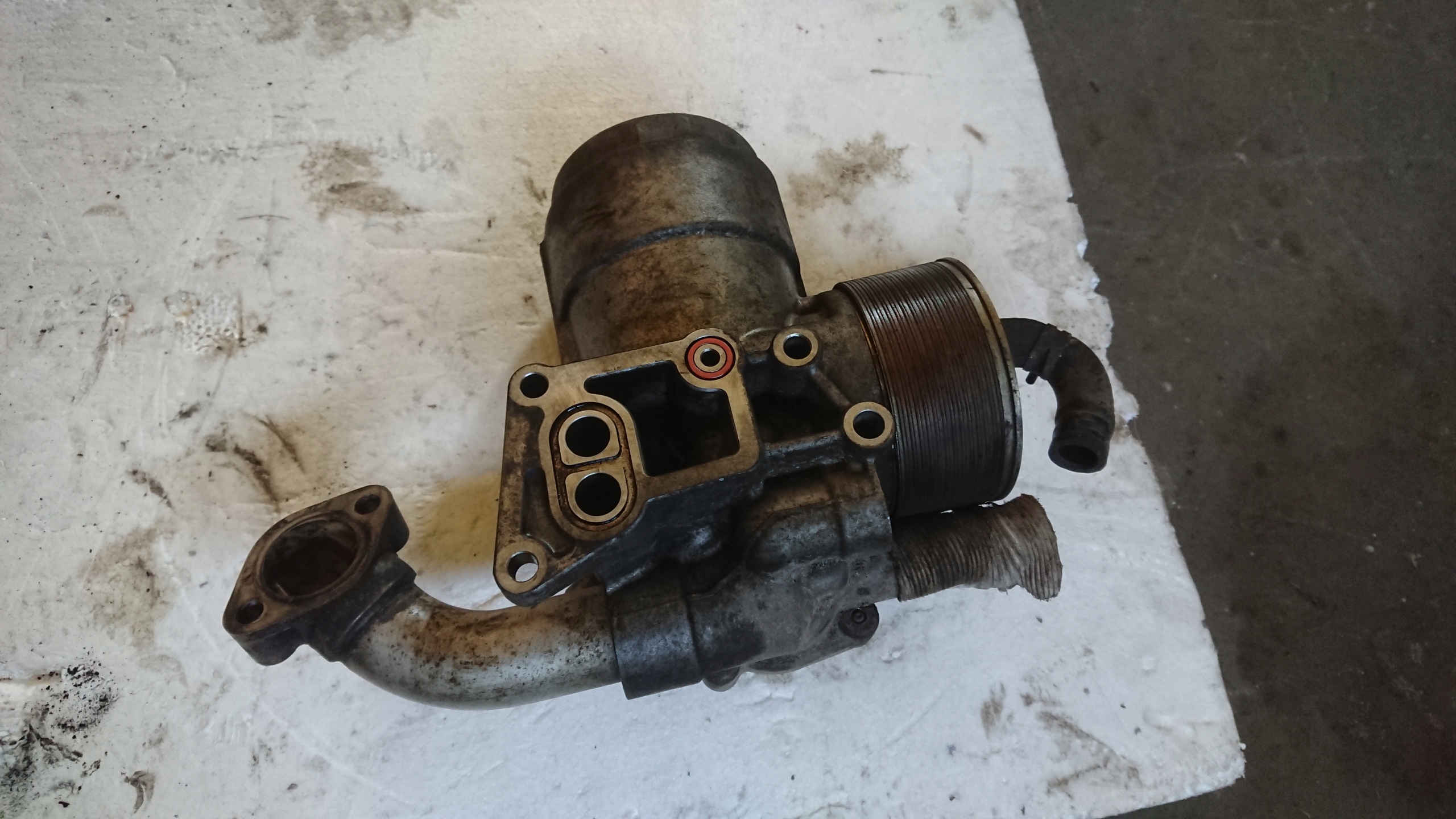 Opel Vectra C база масляного фильтра 3.0 cdti