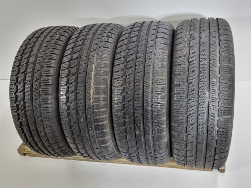 Комплект зимней резины K9237 Kumho 205/55R17