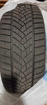 Зимние шины Goodyear 235/45/20 и 245/45/20.