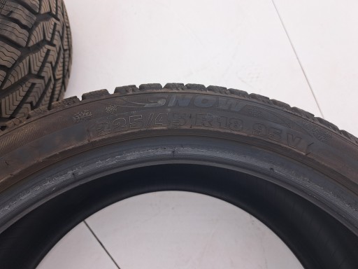 Зимова резина Kormoran Snow 225/45R18 95 V