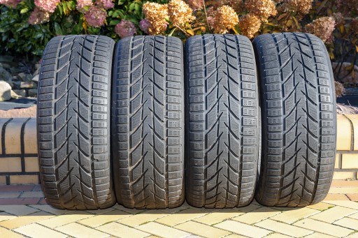 Зимова гума Toyo Snowprox S953 245/40R18 97V