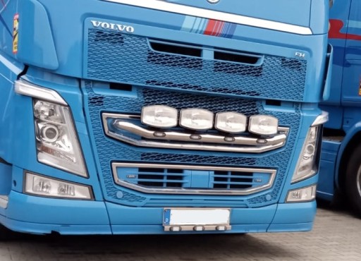 Патрубок для решітки Volvo FH4