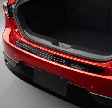 Оригінальна планка захисту порогів багажника - Mazda 3 BP Hatchback