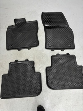 Оригінальні гумові килимки VW Tiguan