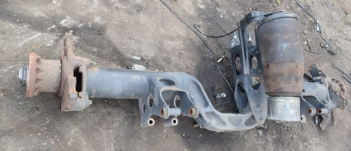 Ось перед поднятым человеком tga man