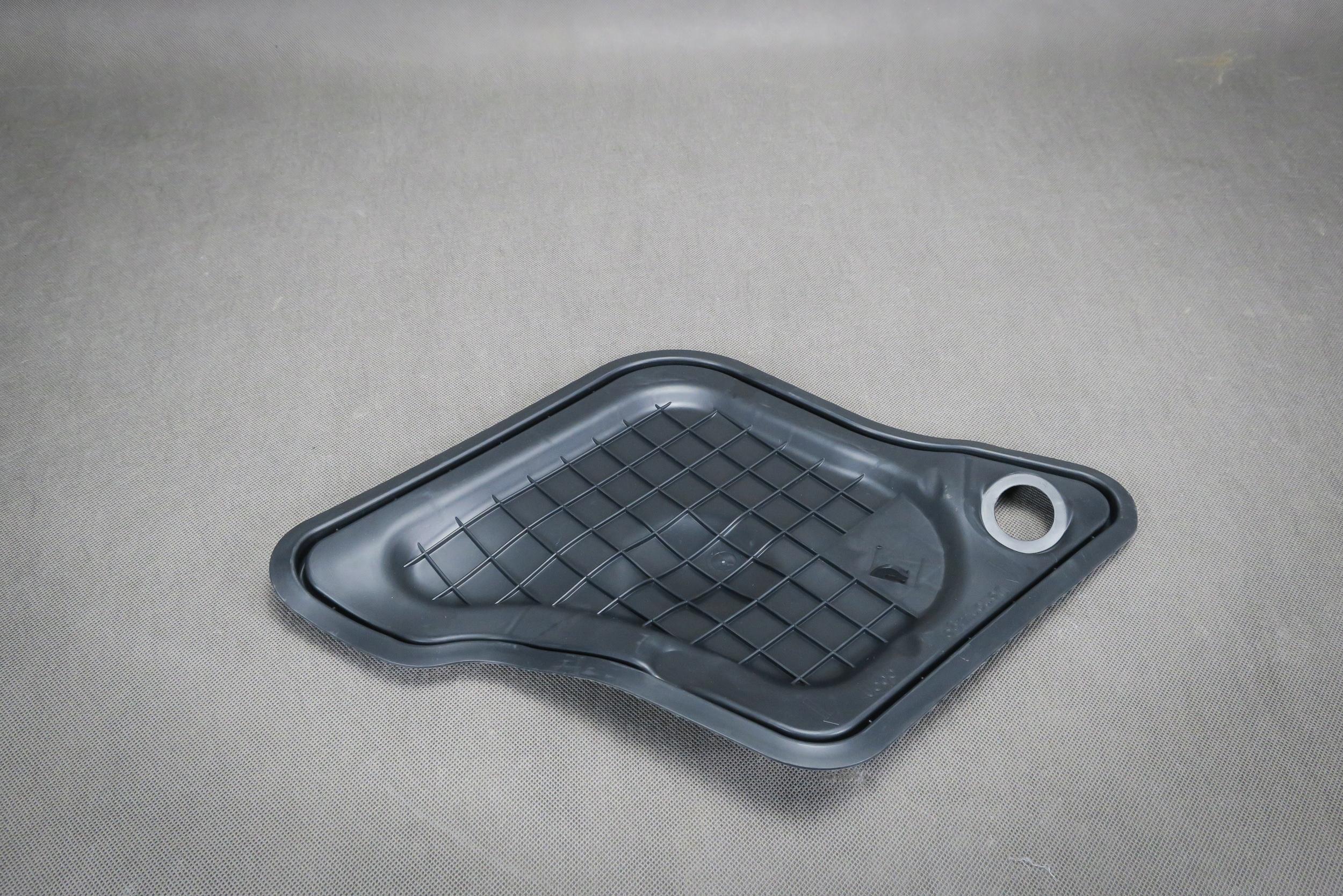 Накладка внутренней двери Audi A5 S5 RS5 8T0837915B