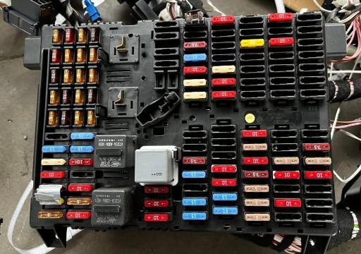 81.25444-6122 - БЛОК ПРЕДОХРАНИТЕЛЕЙ ПАНЕЛИ MAN TG3 НОВАЯ МОДЕЛЬ 81.254446122