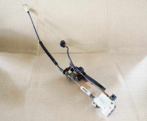 3B0953781D - PASSAT B5 COMBI LIFT ЗАДНІЙ ЦЕНТРАЛЬНИЙ ЗАМОК ПРИВОД 3B5827061C