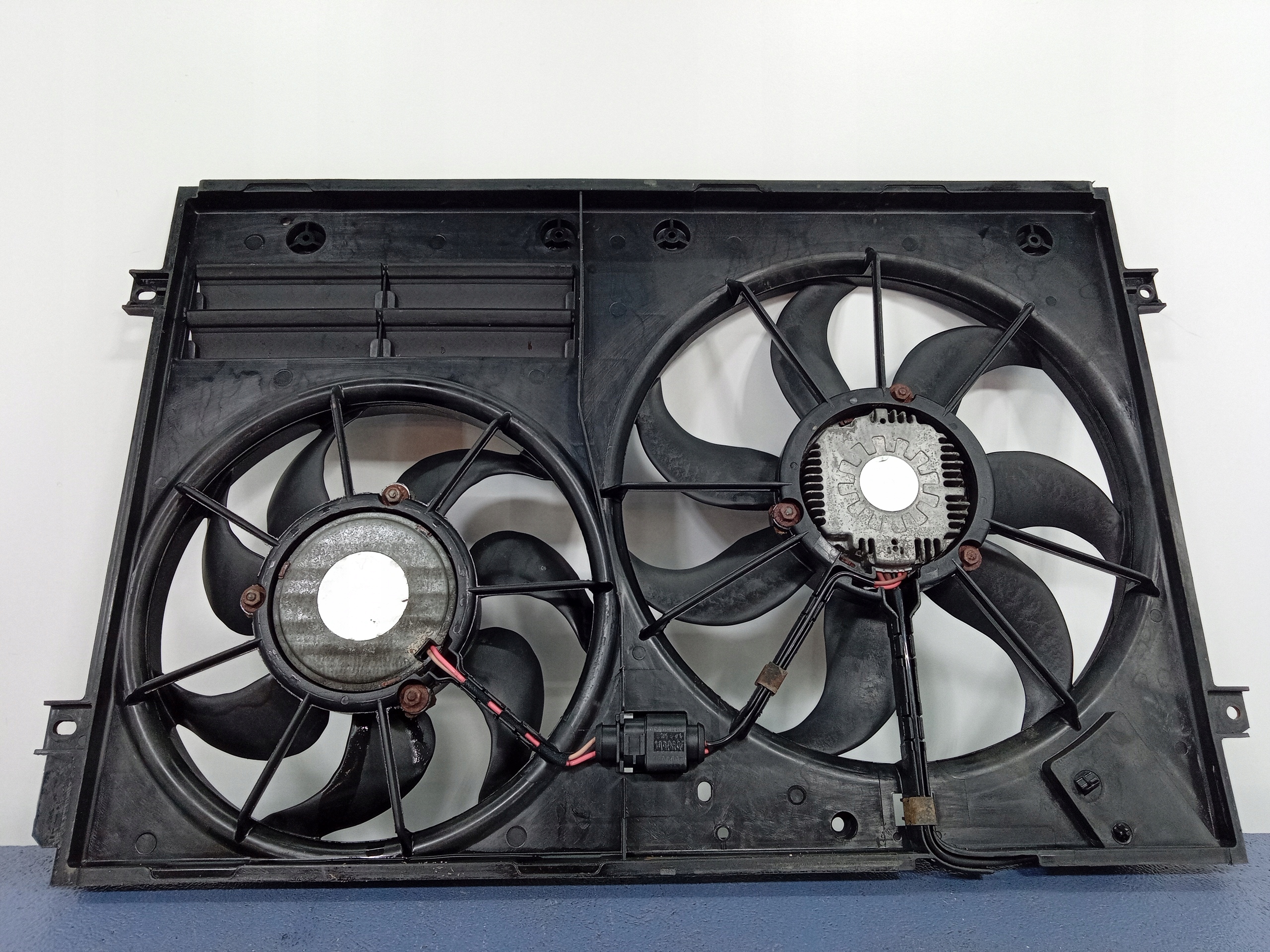 PASSAT B6 2.0 TDI вентилятор радиатора 1K0121207AT