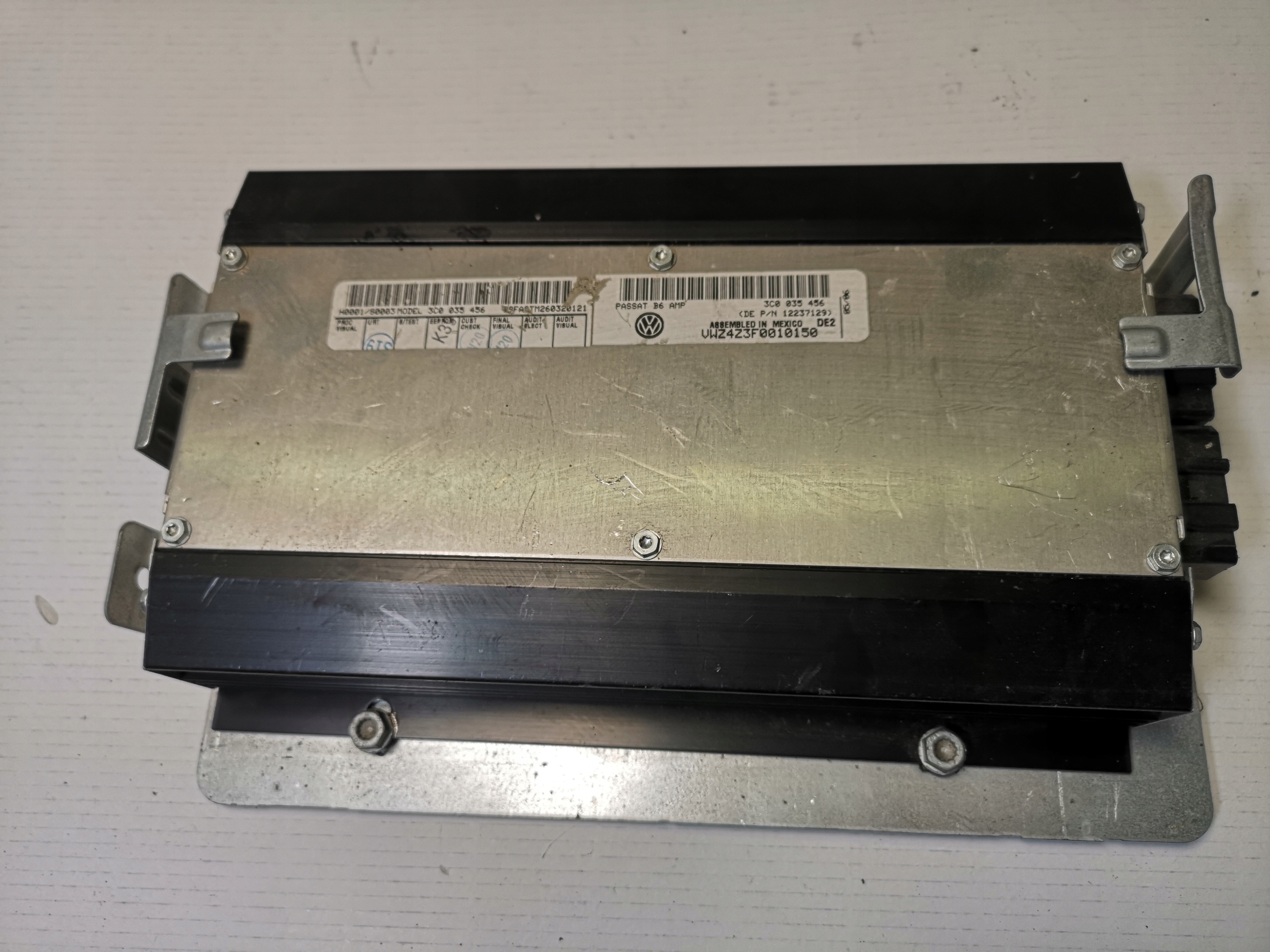 PASSAT B6 B7 CC усилитель 3C0035456