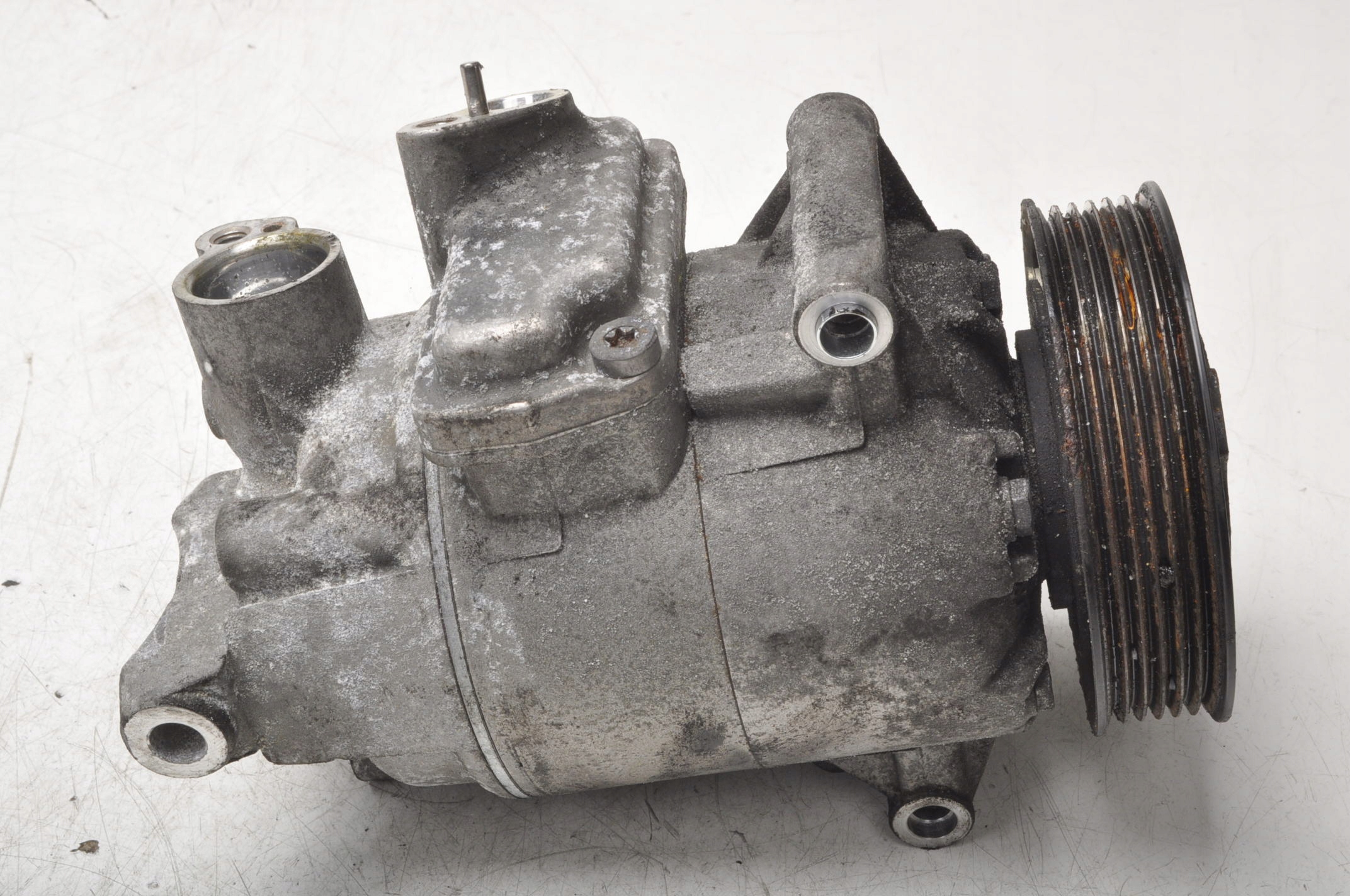 PASSAT B7 1.6 D компресор кондиціонера 5N0820803E