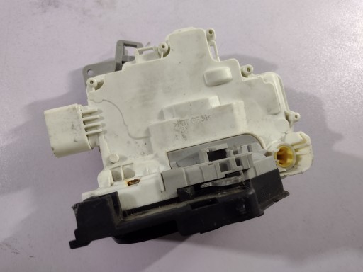 3C1837015A - PASSAT B7 замок двері передній лівий EU 9 PIN OE