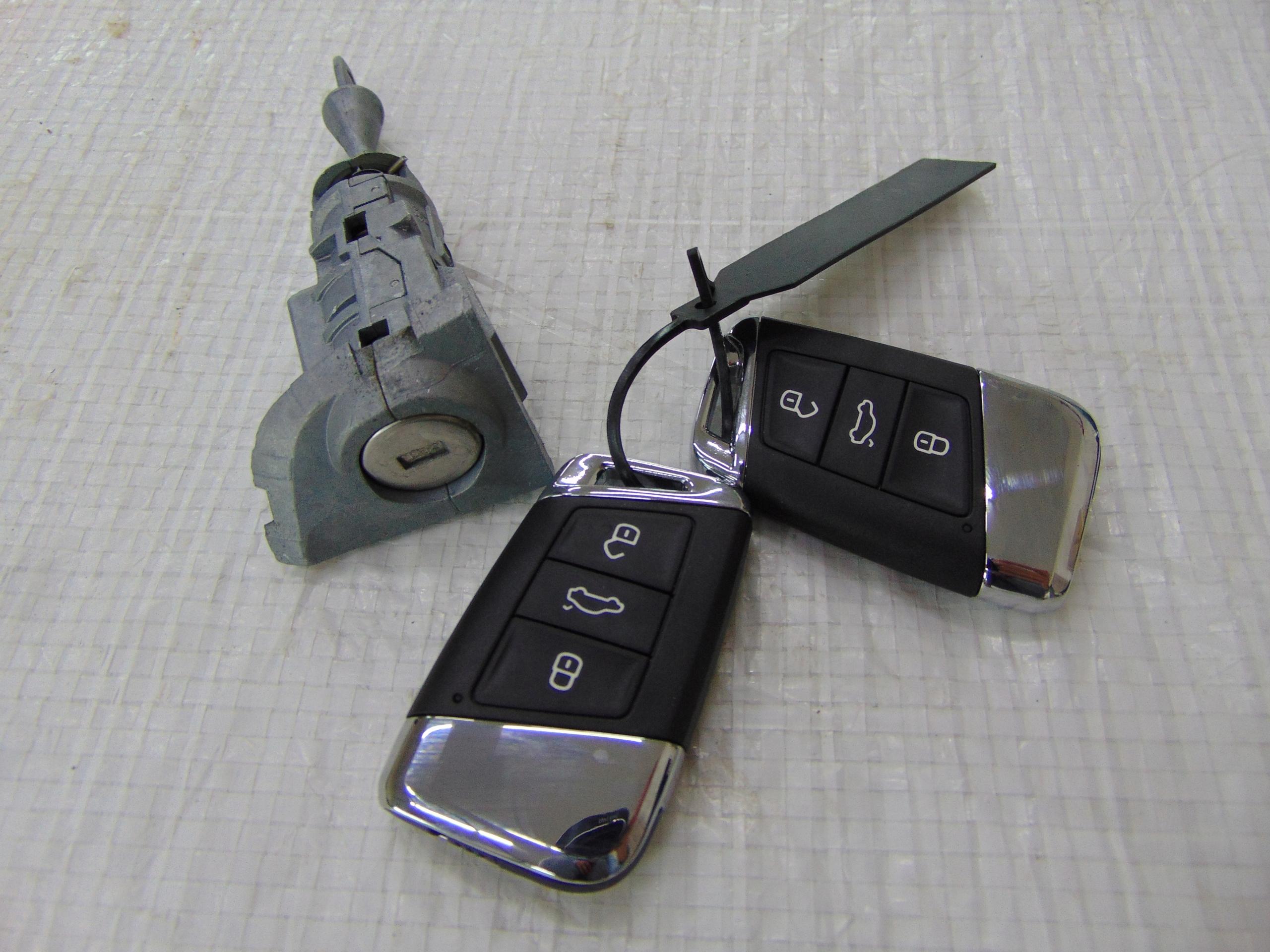 PASSAT B8 ключ автомобіля вставка замок KESSY 3g0800375ee