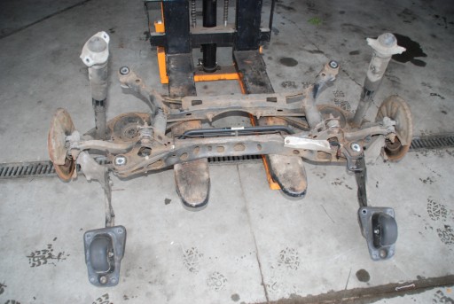 3Q0512011JG - Пассат б8 універсал балка поставила задню підвіску