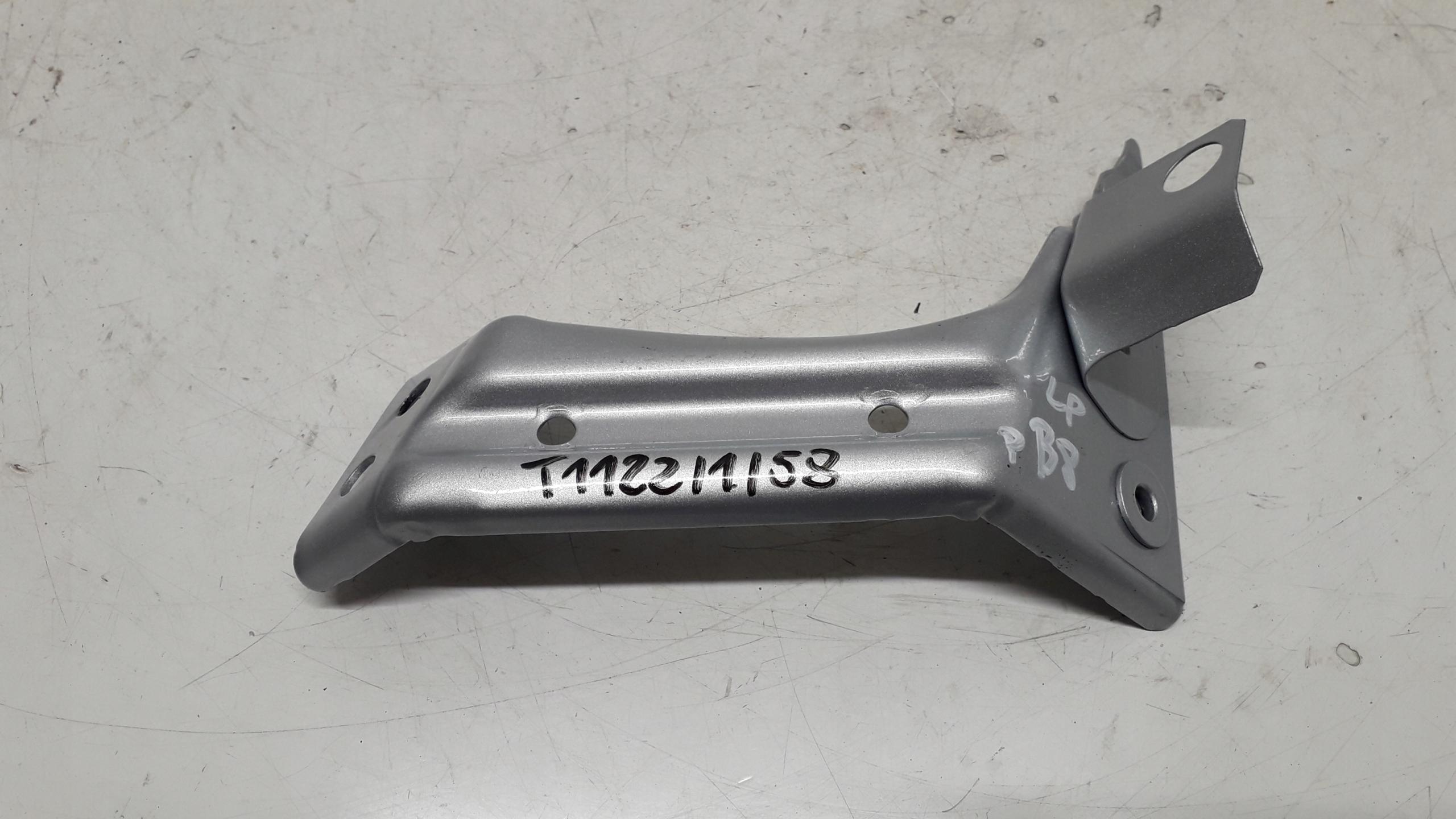 PASSAT B8 кронштейн крыла левый передний 3G0821141A