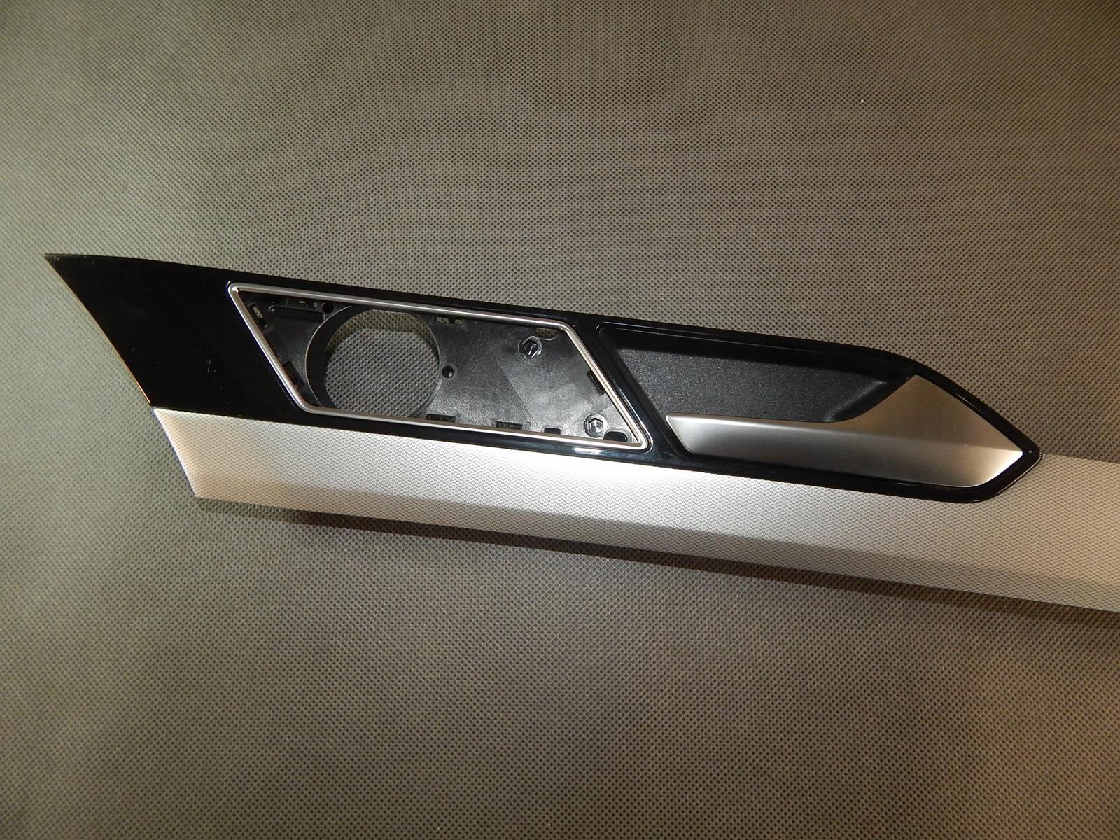 PASSAT ОЗДОБЛЕННЯ ДВЕРЕЙ ПЕРЕДНЯ ПРАВА 3G0867440