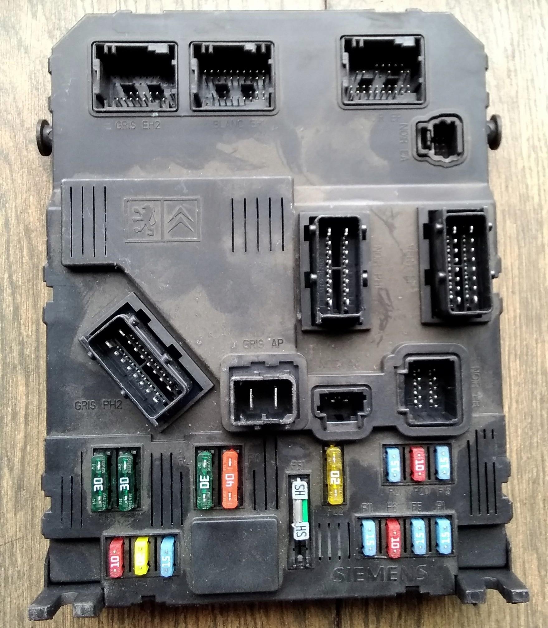 PEUGEOT 1007 1.4 HDI модуль BSI 9659579180 F04