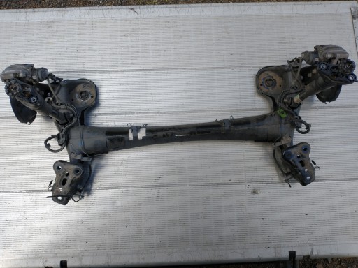 27 - Peugeot 2008 2021 рік промінь задня осі щит повний затискач