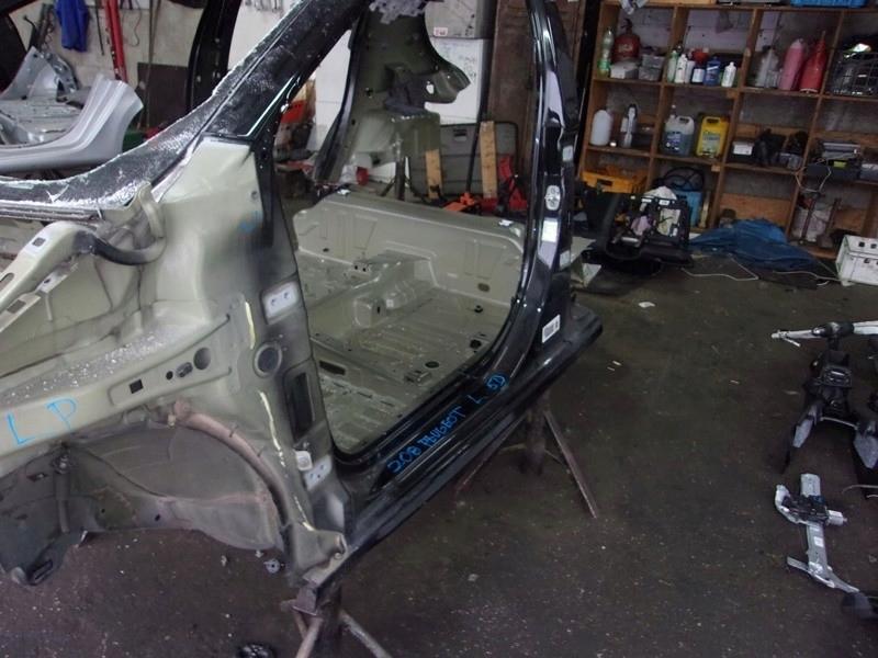 PEUGEOT 208 5D 14R левый порог