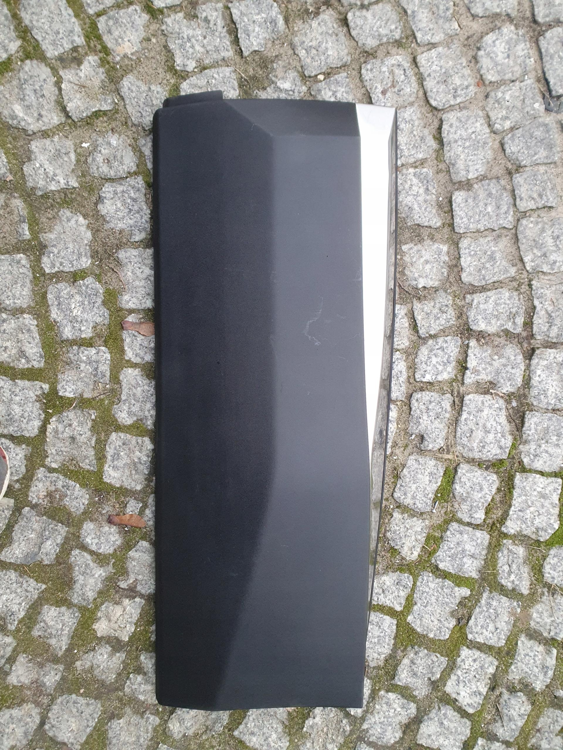 109776A1 109775A1 - PEUGEOT 3008 II НАКЛАДКА ДВЕРЕЙ ЛІВА ЗАДНЯ 9811404577