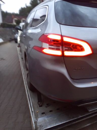 Peugeot 308 II T9 Kombi Lift 17-21R Задняя лампа остается в крыле