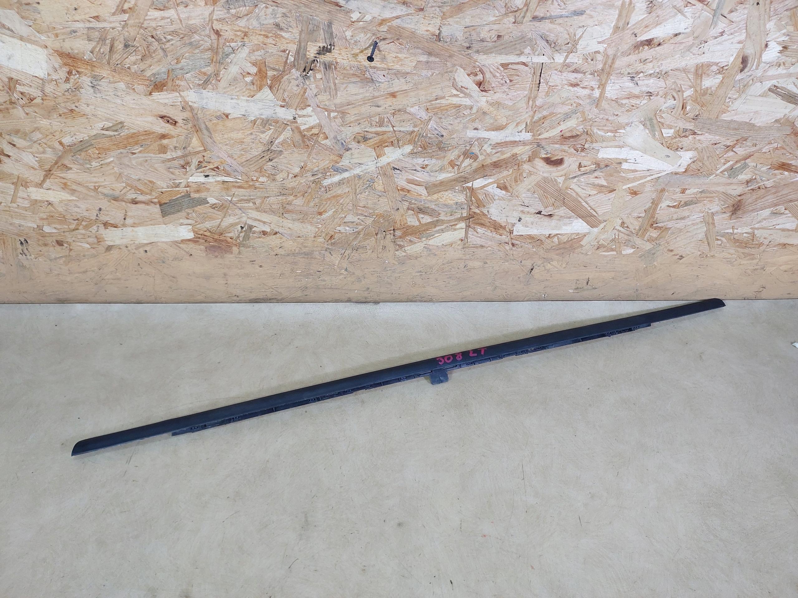 T7 - PEUGEOT 308 SW СКРЕБКОВАЯ ПОЛОСА ЛЕВАЯ ЗАДНЯЯ 07-13