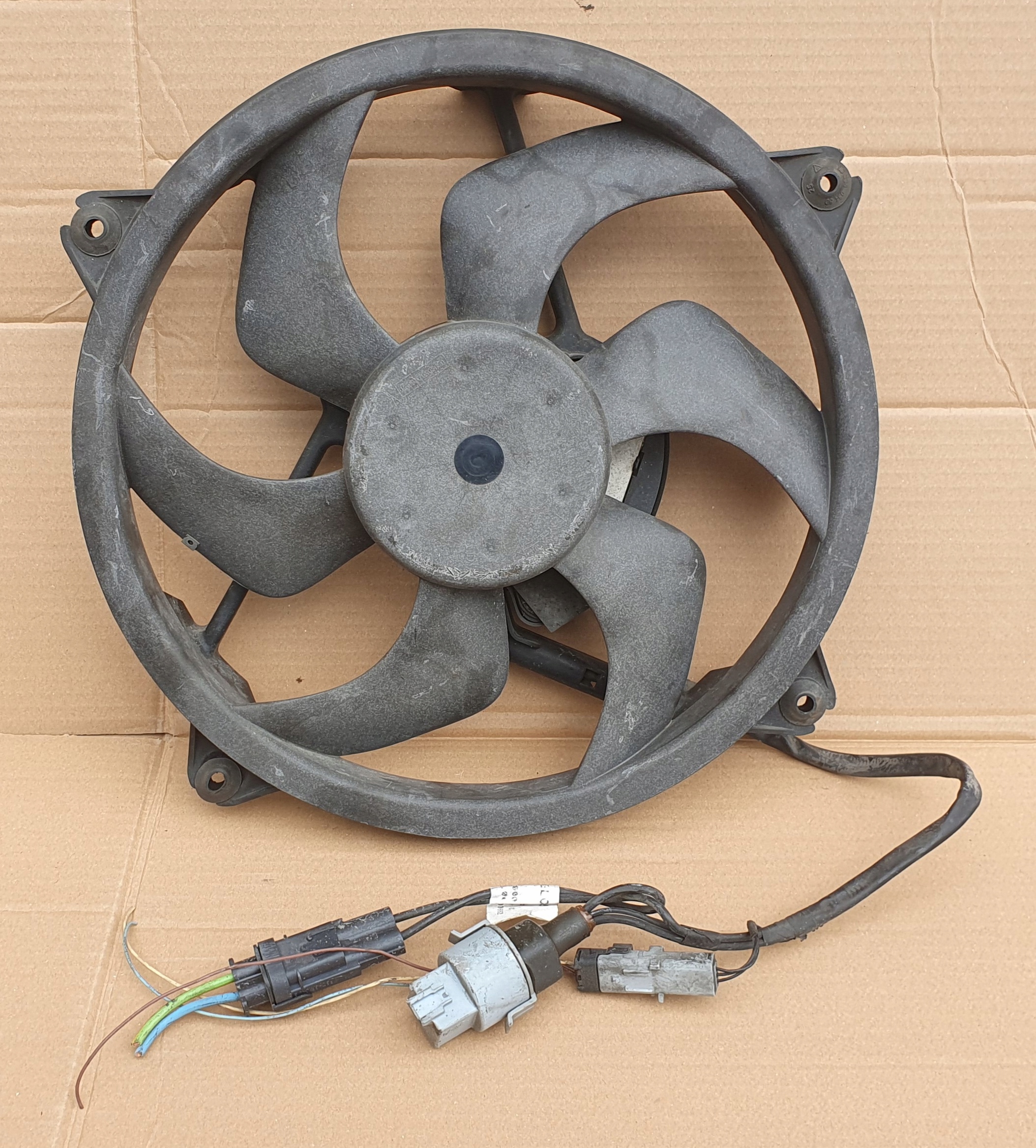 Peugeot 407 04-11R модуль вентилятора радіатора