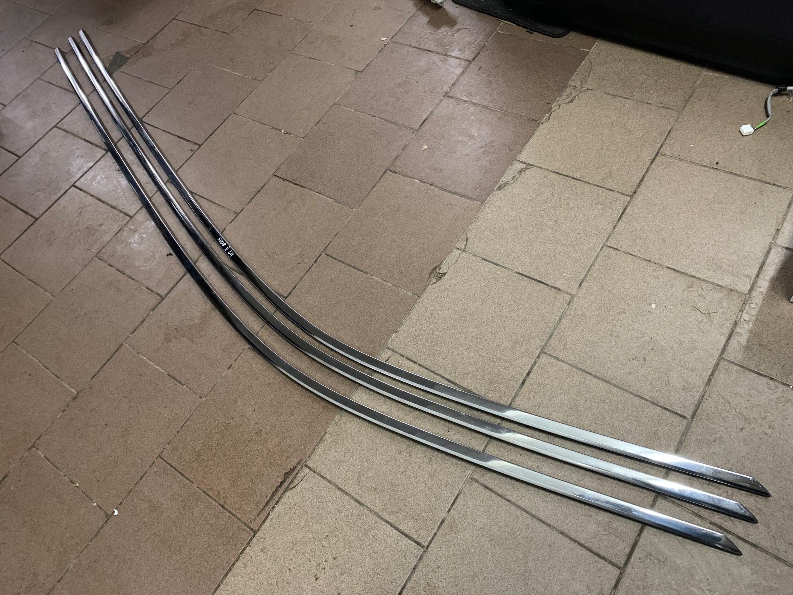 PEUGEOT 5008 II НАКЛАДКА НА КРЫШУ ХРОМ ЛЕВАЯ