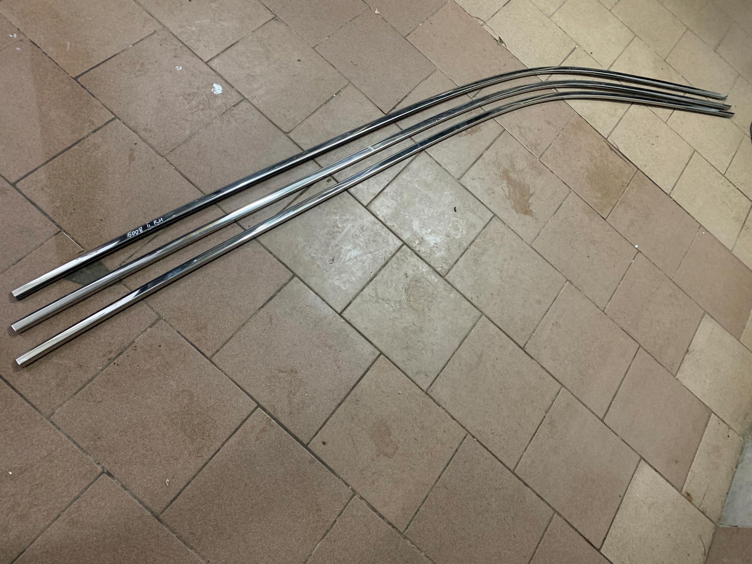 PEUGEOT 5008 II НАКЛАДКА НА КРЫШУ ХРОМ ПРАВАЯ