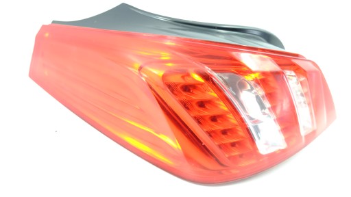 Peugeot 508 і ліва лампа задній седан