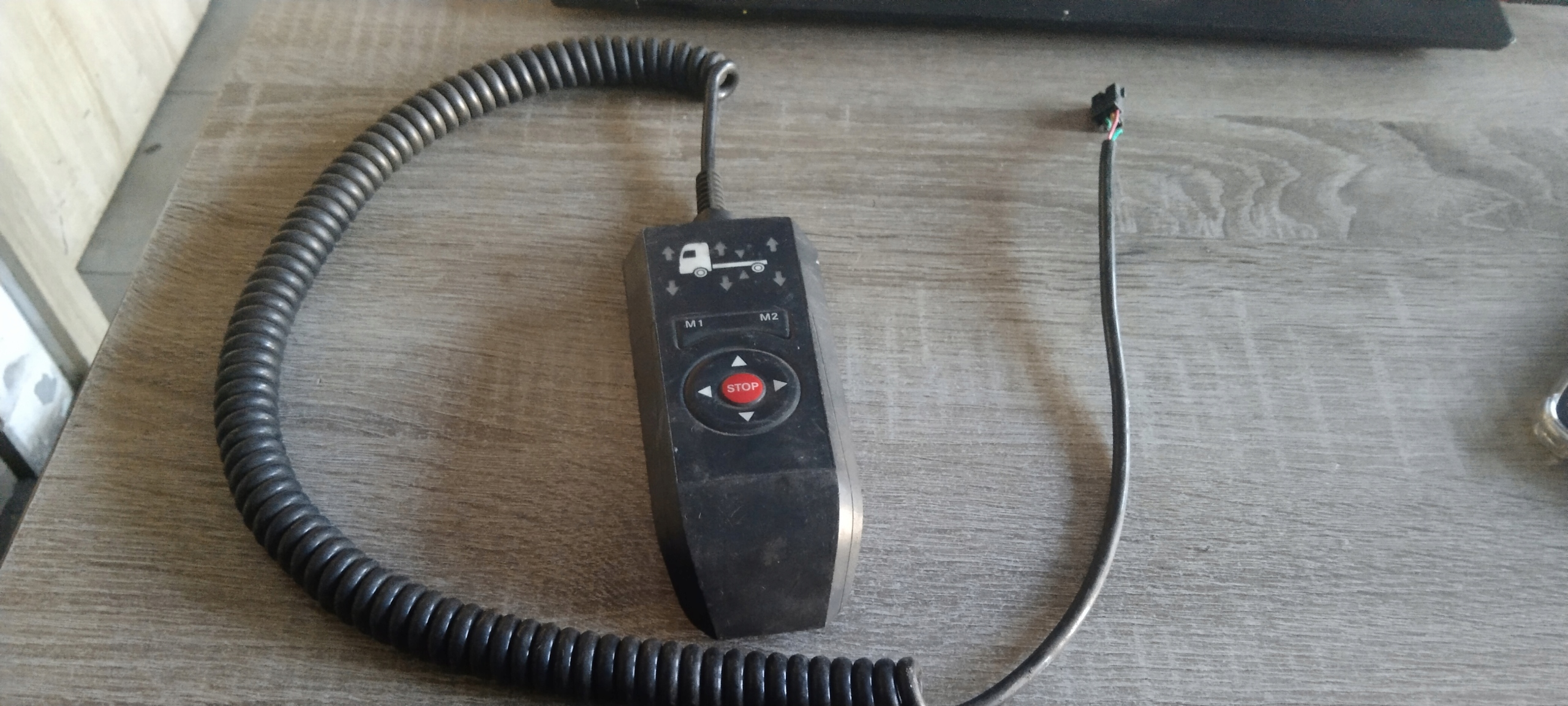 A0028208197 - ПУЛЬТ ДИСТАНЦІЙНОГО КЕРУВАННЯ ДЛЯ ПОДУШОК MRECEDES ACTROS MP4 ATEGO