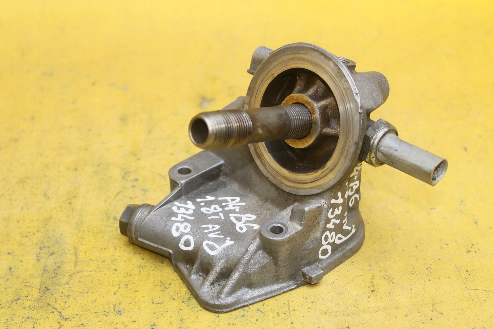 Основание масляного фильтра 06A115417 A4 B6 1.8 T AVJ