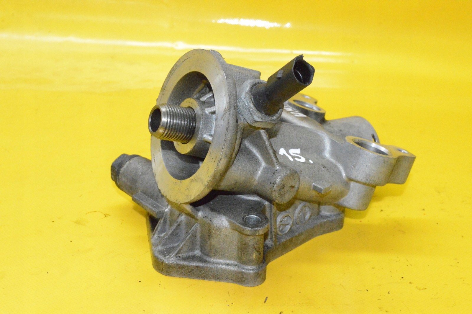 Основание масляного фильтра 06B115417F A4 B6 2.0 FSI AWA