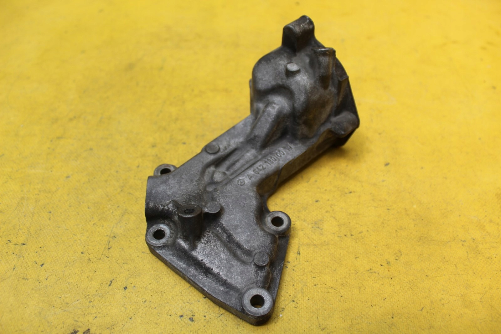 ОСНОВАНИЕ МАСЛЯНОГО ФИЛЬТРА 6740273366 SPRINTER 906 3.0