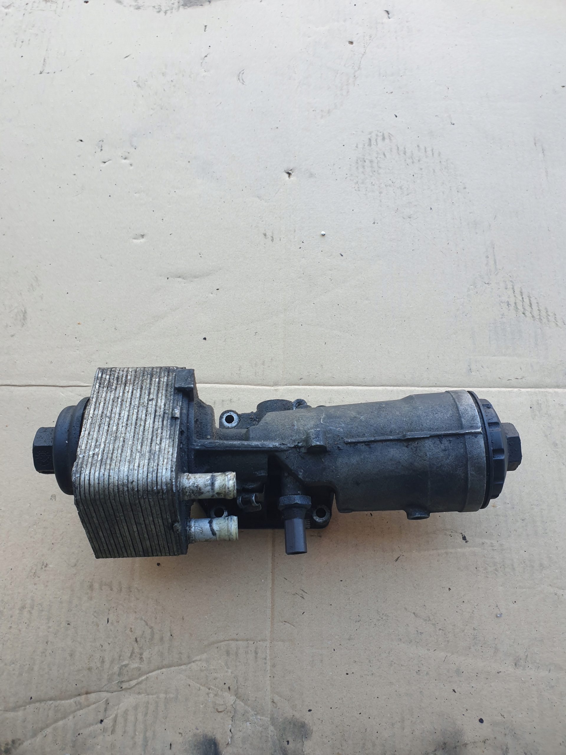 045115389E - Основание масляного фильтра A3 8P 2.0 TDI