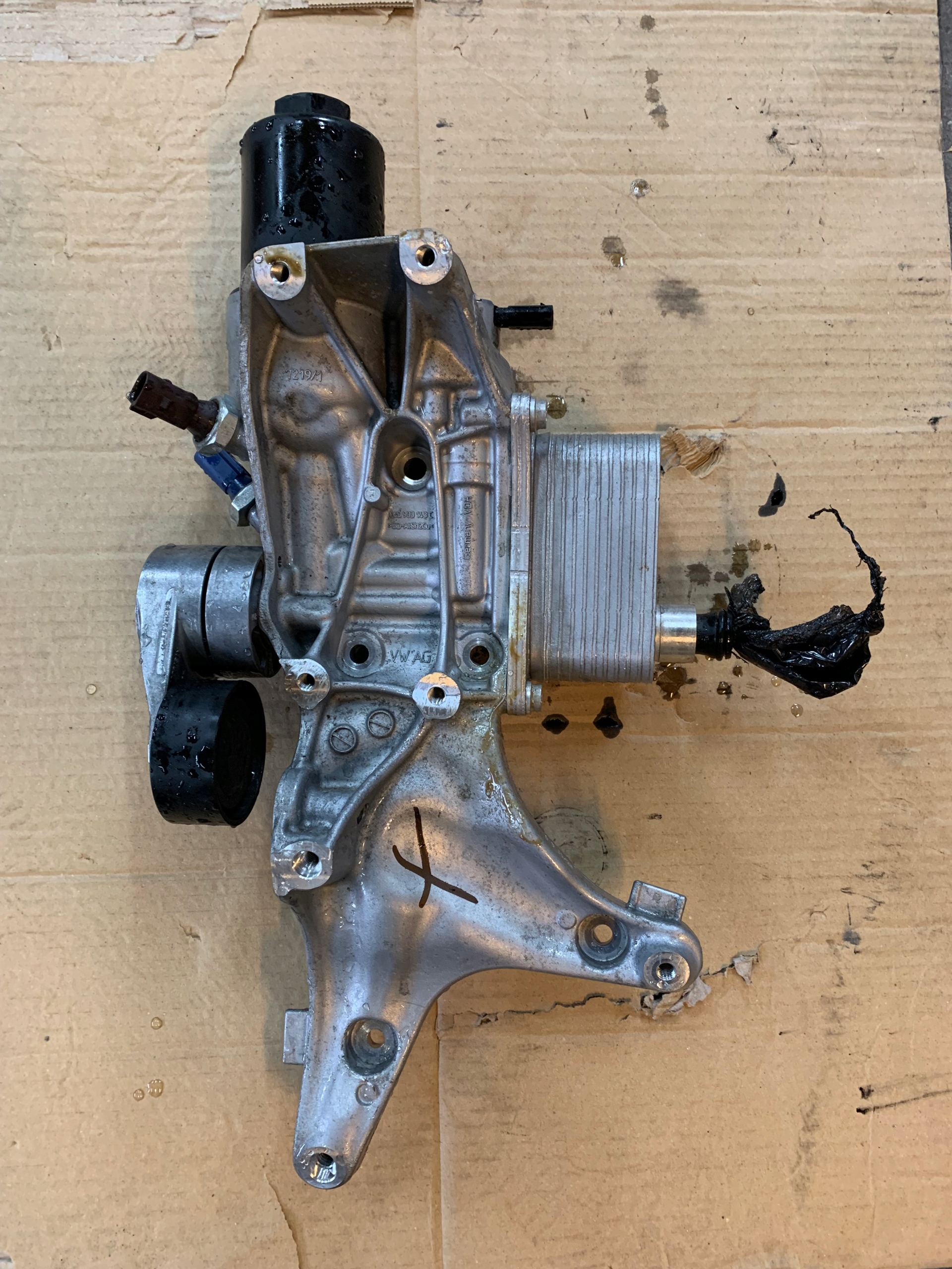 06Q903143C 06Q117021E - Основа масляного фільтра AUDI S3 8Y 2.0 TFSI VW CUPRA