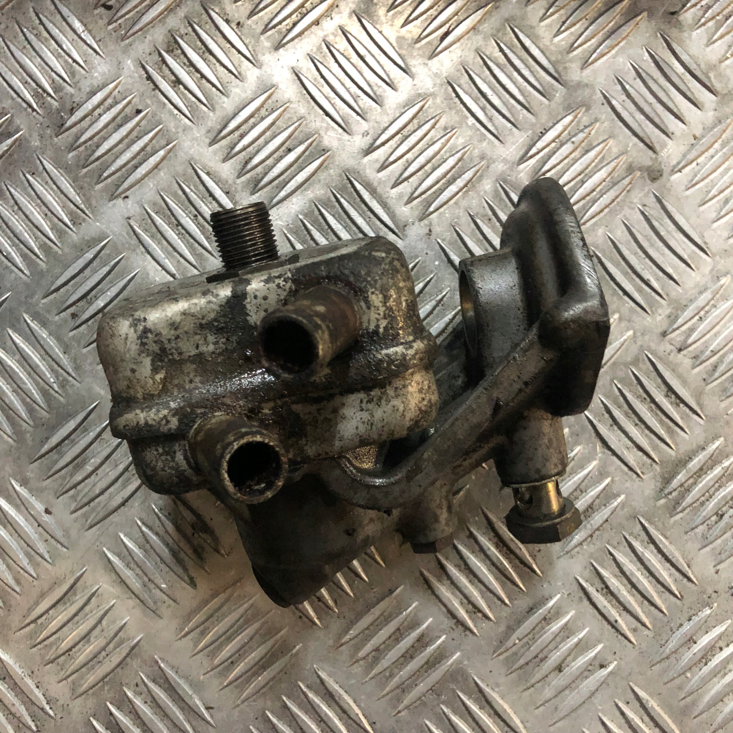 Основание масляного фильтра VOLKSWAGEN T4 074115417K